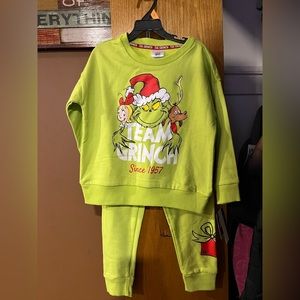 NWT! Adorable unisex toddler grinch holiday outfit! Size 4T